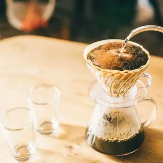 Пуровер Simply Hario V60 Glass Brewing Kit S-VGBK-02-T - купити кавоварку в Києві, ціна | RoastersHub