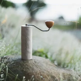 Comandante кавомолка ручна X25 Trailmaster Dune – купити в Києві, ціна | RoastersHub